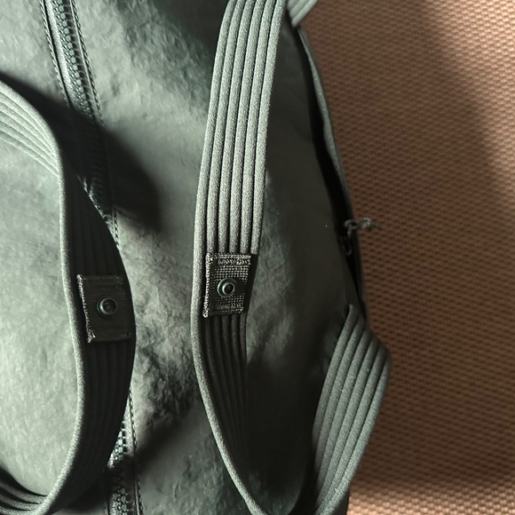 LULULEMON 3 IN 1 GYM DUFFLE BAG RAINFOREST GREEN 30L - Picture 10 of 16